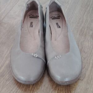 Clarks Olive Green Ballet Flats.Size 9.5